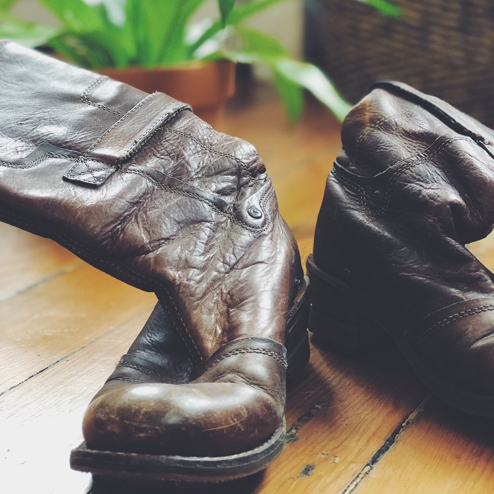 ➳ℂ𝕒𝕥𝕖𝕣𝕡𝕚𝕝𝕝𝕒𝕣 “𝕃𝕚𝕧” Women’s Boots➳ - Picture 4 of 8